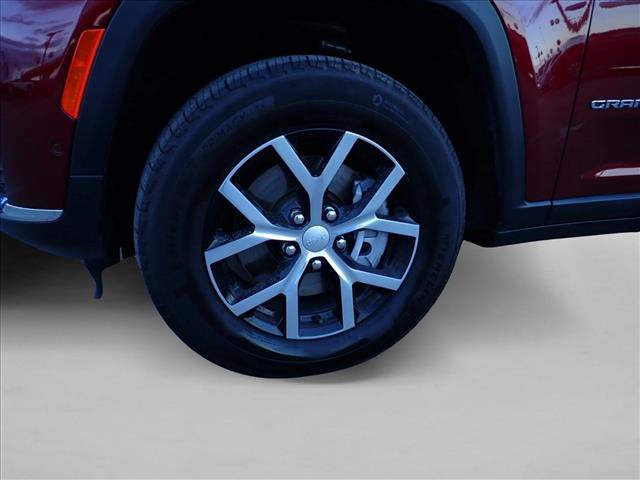 Used 2023 Jeep Grand Cherokee L Limited w/ Luxury Tech Group II AWD/4WD image 7