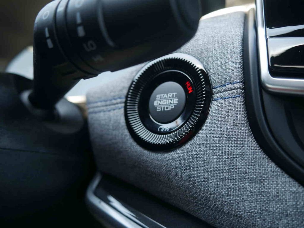 New 2025 Jeep Compass Latitude image 30