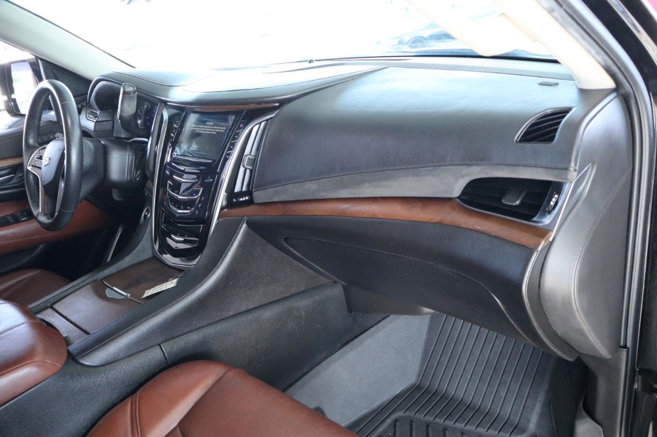 Used 2018 Cadillac Escalade Luxury RWD image 44