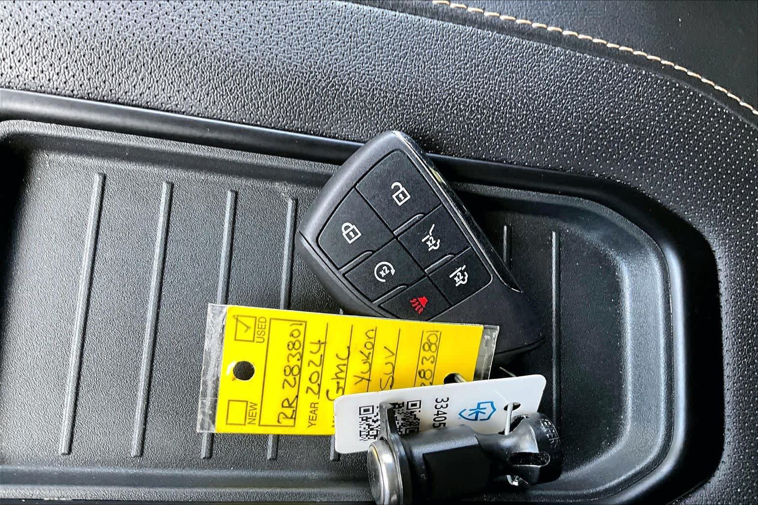 Used 2024 GMC Yukon AT4 w/ Max Trailering Package AWD/4WD image 15