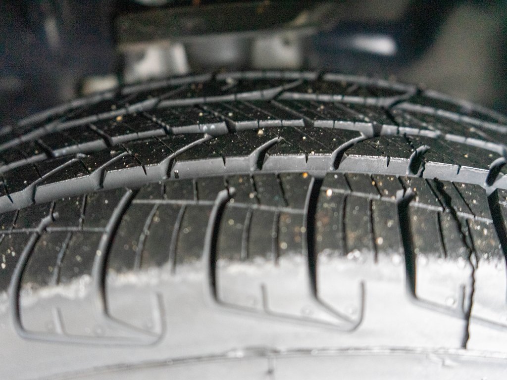 Used 2018 Jeep Cherokee Limited image 38