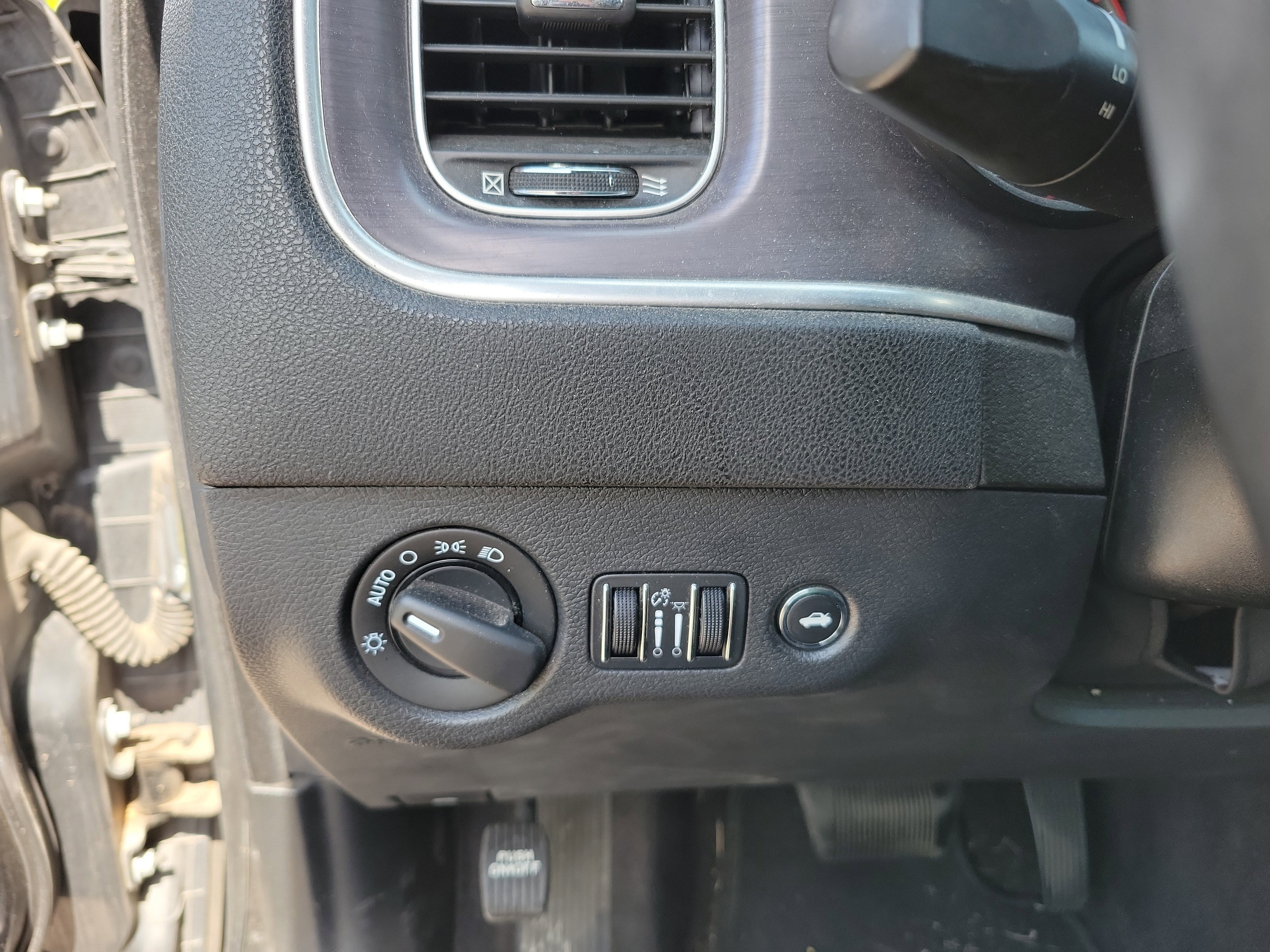 Used 2016 Dodge Charger SE RWD image 16
