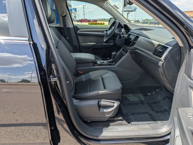 Used 2023 Volkswagen Atlas SE w/ Panoramic Sunroof Package AWD/4WD image 3