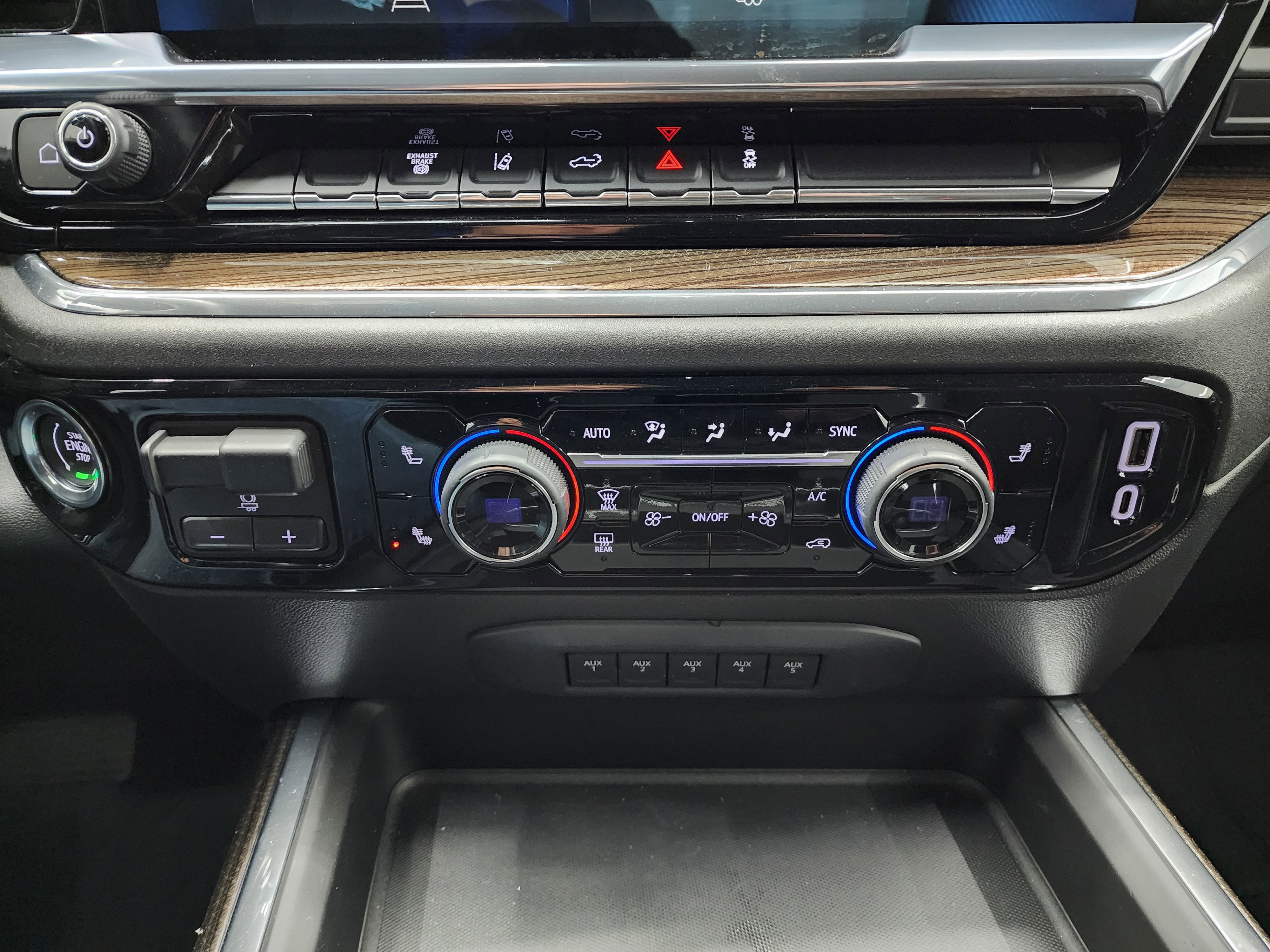 Used 2024 Chevrolet Silverado 3500 LT w/ Convenience Package image 15