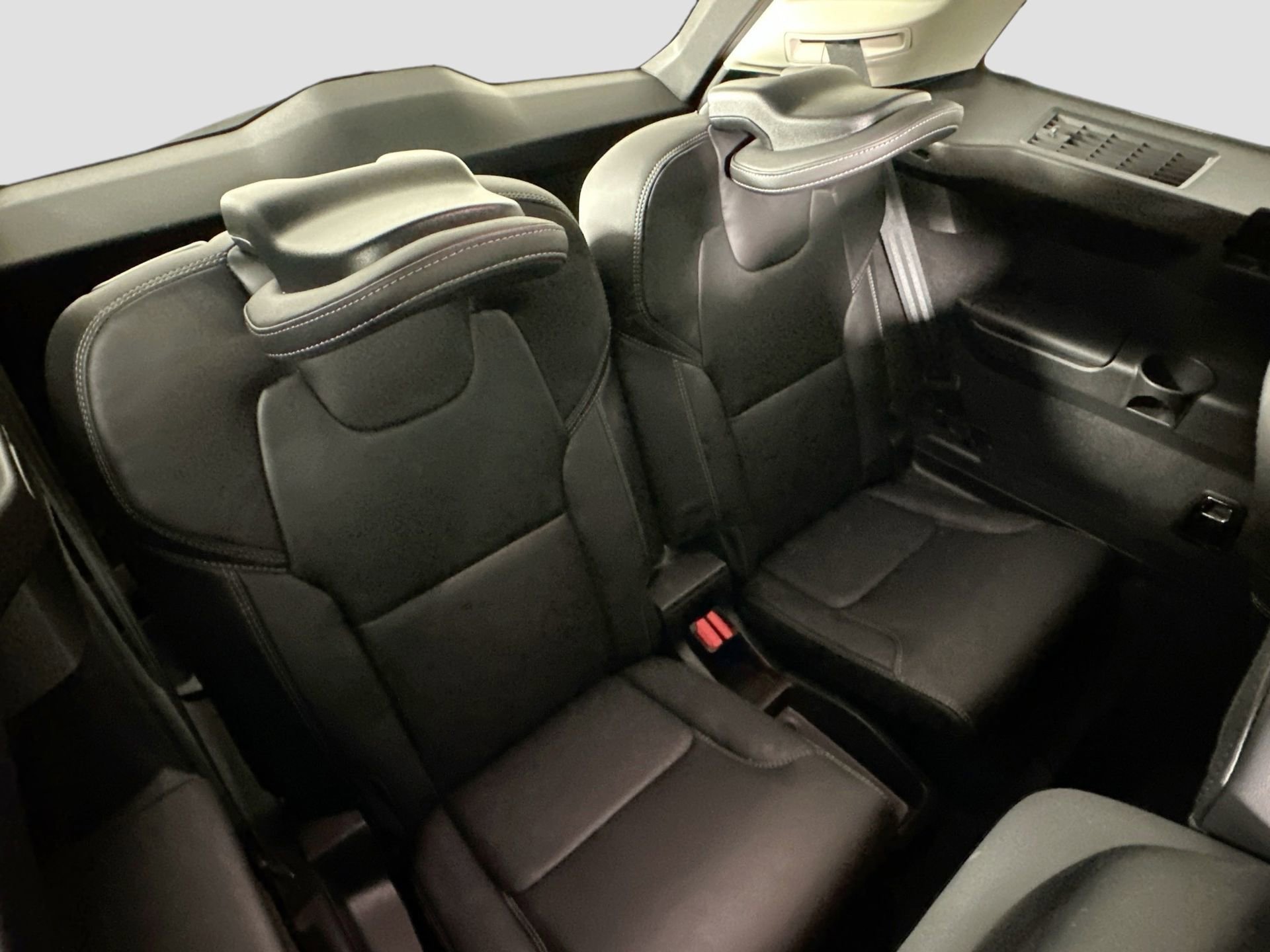 Certified 2023 Volvo XC90 B6 Ultimate w/ Protection Package Premier image 29