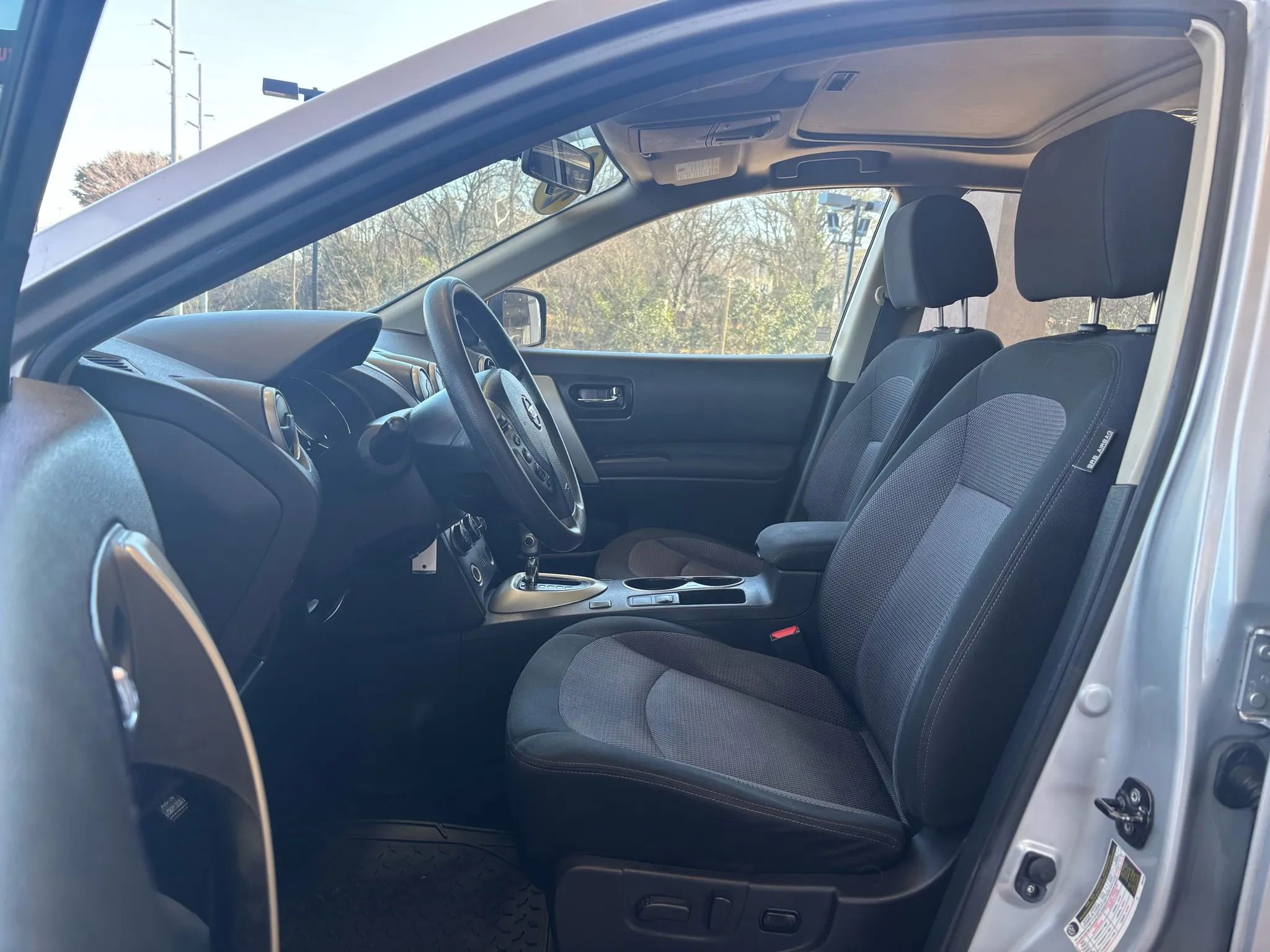 Used 2012 Nissan Rogue SV w/ Premium Pkg image 8