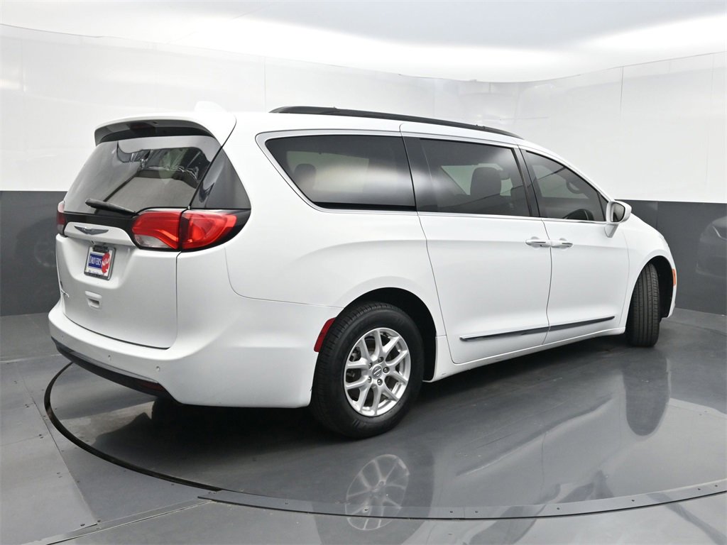 Used 2017 Chrysler Pacifica Touring-L image 20