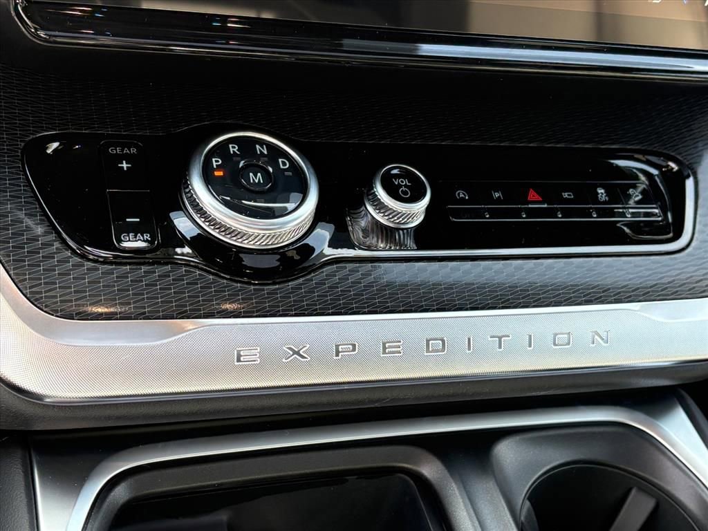 New 2026 Ford Expedition Max Platinum w/ Stealth Performance Package AWD/4WD image 21