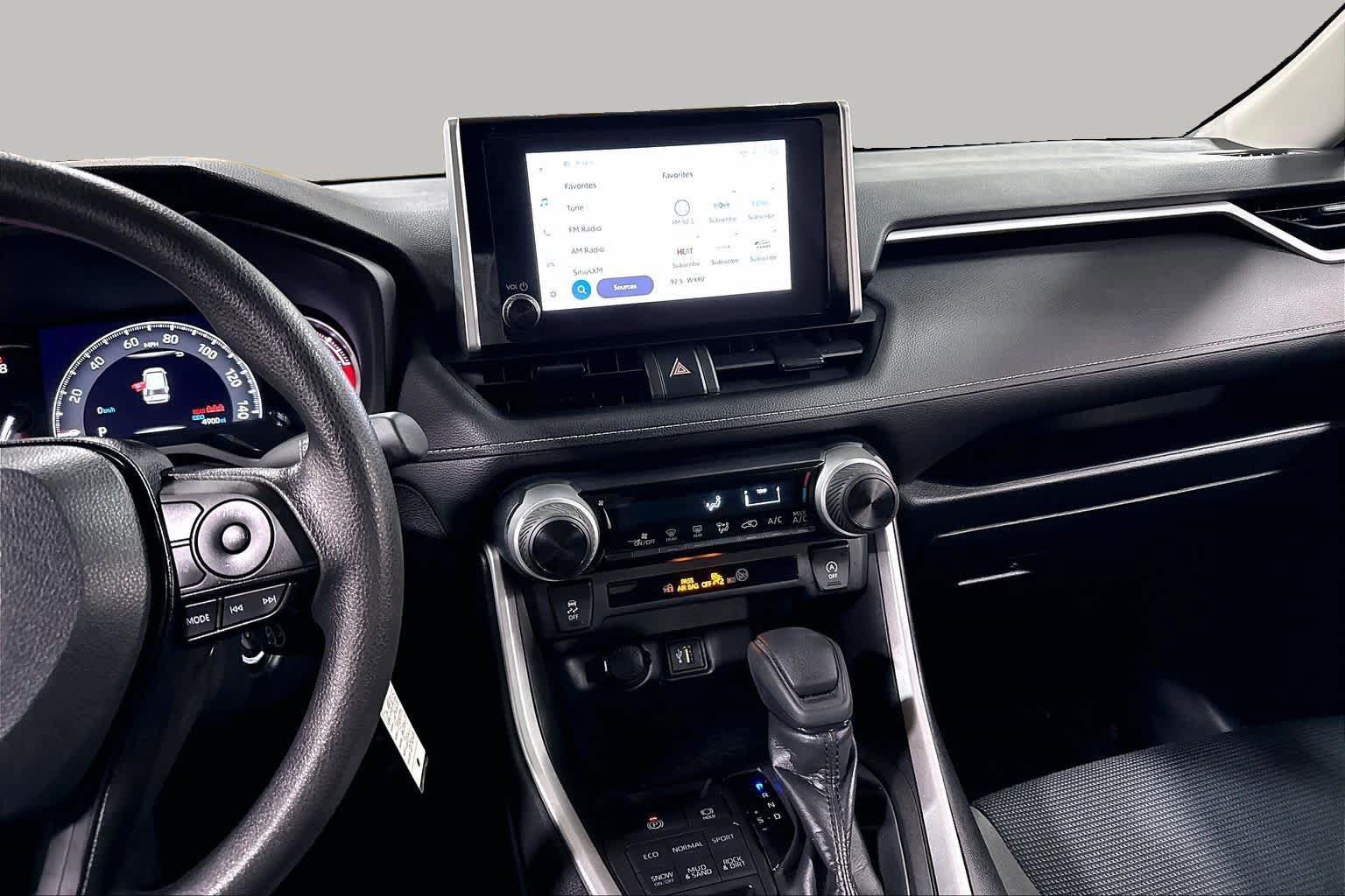 Used 2023 Toyota RAV4 LE AWD/4WD image 7
