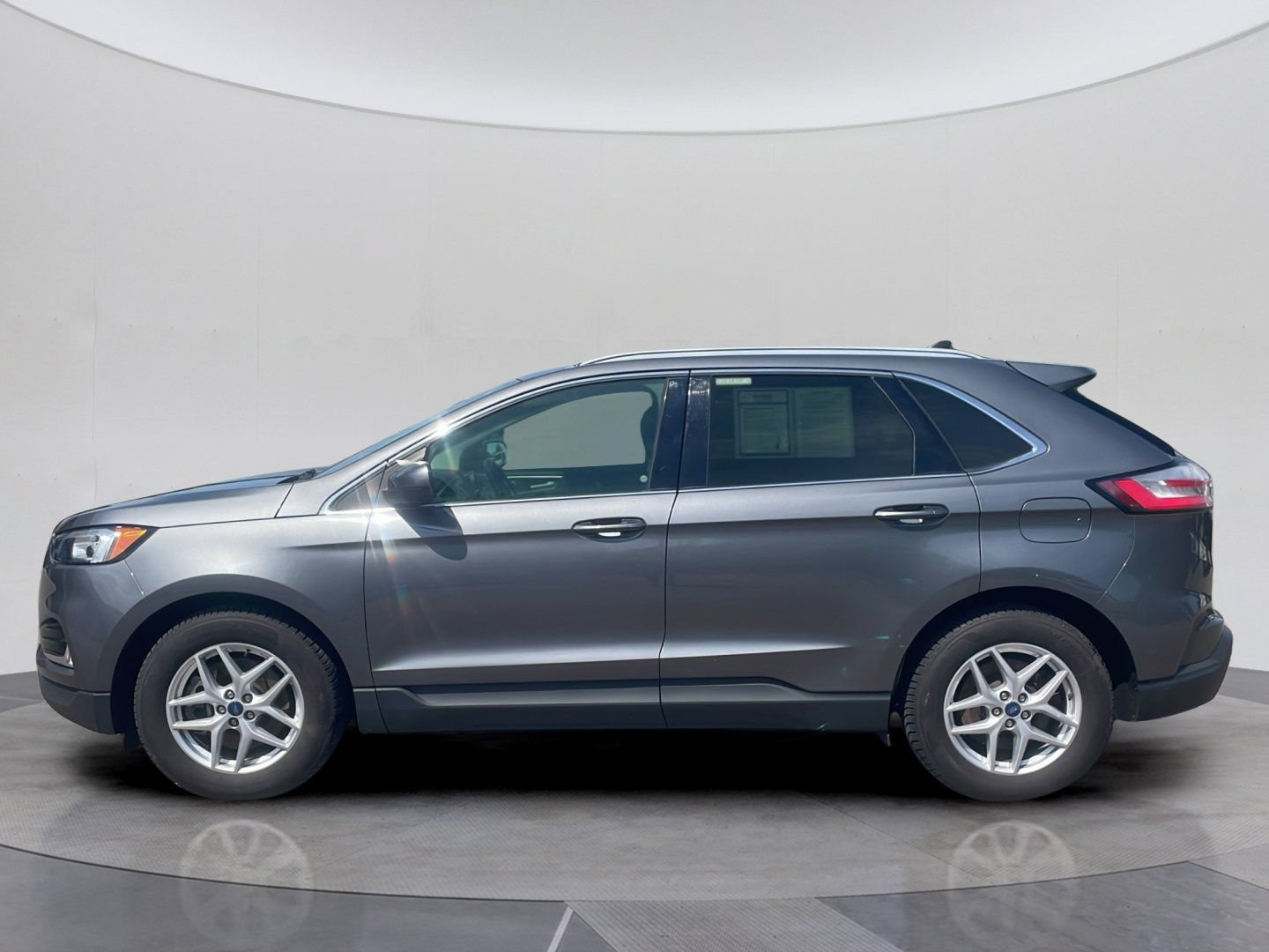 Used 2021 Ford Edge SEL w/ Convenience Package AWD/4WD image 2