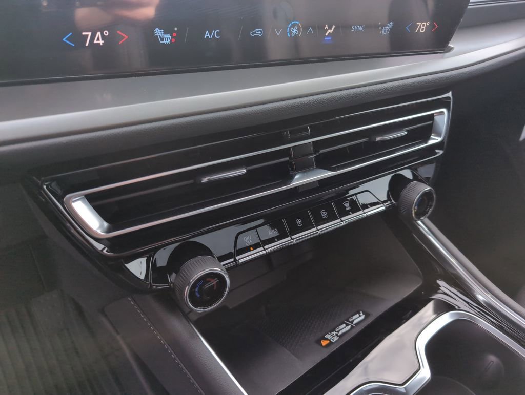 New 2026 Chevrolet Traverse LT w/ Sun and Wheel Package image 21