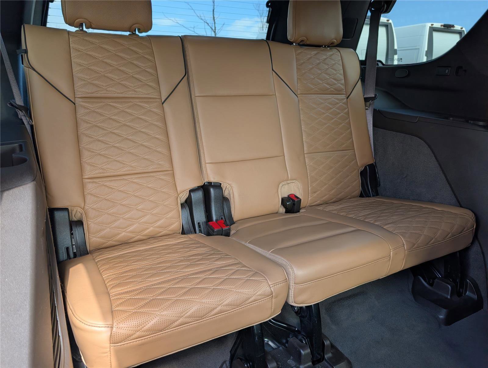 Used 2022 Cadillac Escalade Premium Luxury AWD/4WD image 13