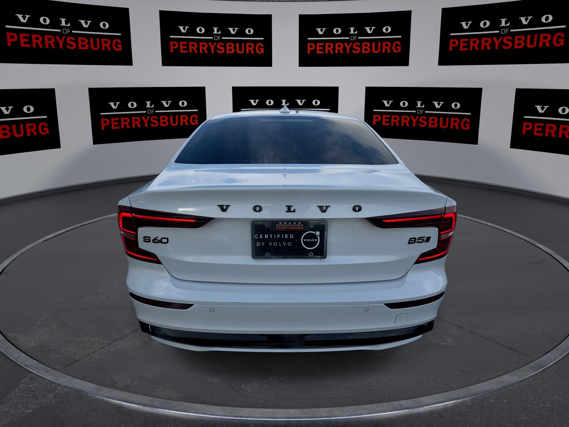 Used 2023 Volvo S60 B5 Plus w/ Climate Package image 7