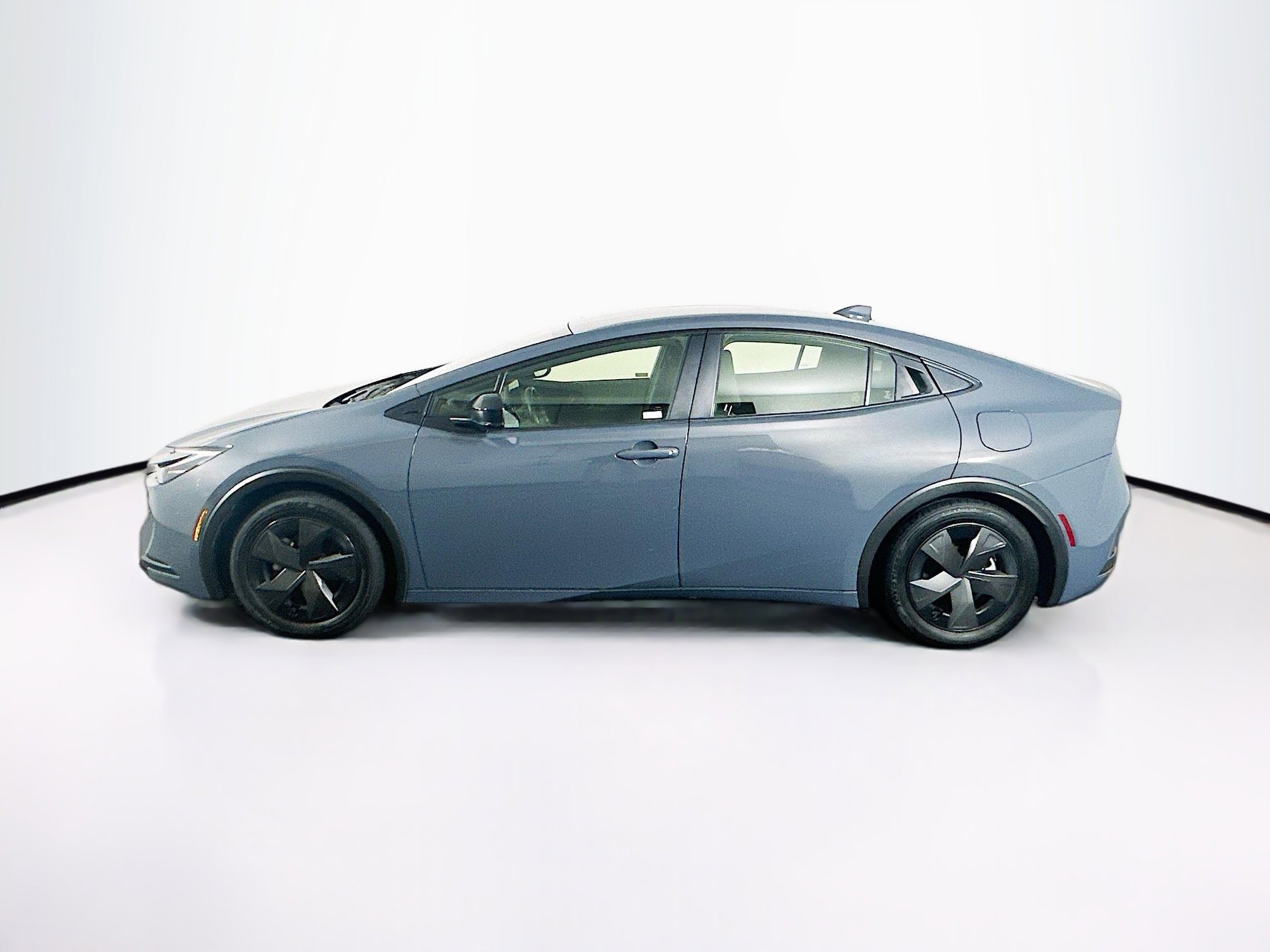 Used 2024 Toyota Prius LE image 4