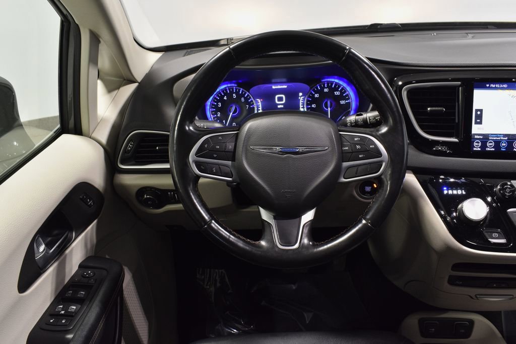 Used 2020 Chrysler Pacifica Touring-L Plus image 12