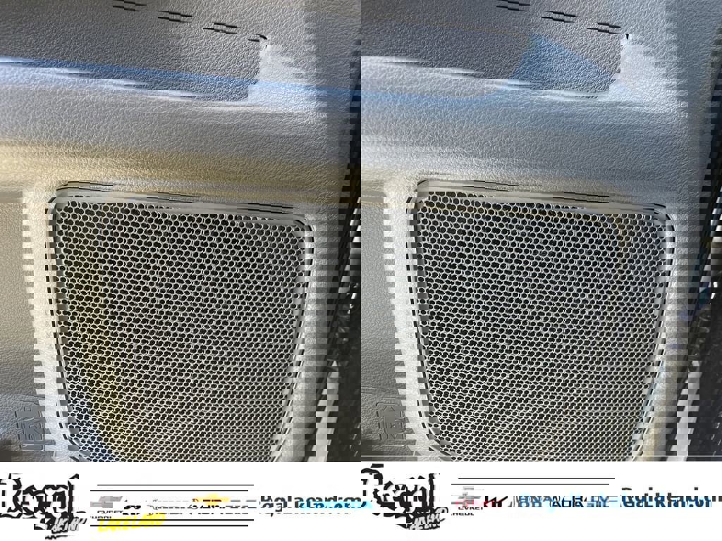 Used 2023 Toyota Sienna Limited image 20