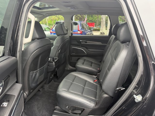 Used 2022 Kia Telluride SX w/ Towing Package FWD image 11