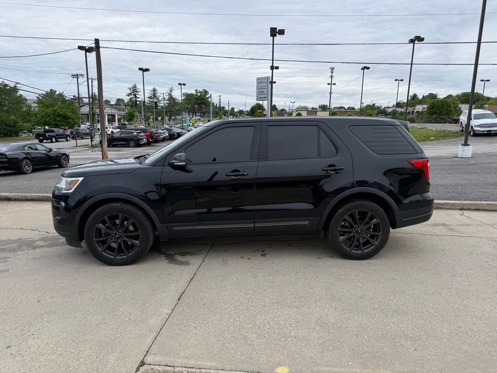 Used 2018 Ford Explorer XLT w/ Equipment Group 202A AWD/4WD image 9