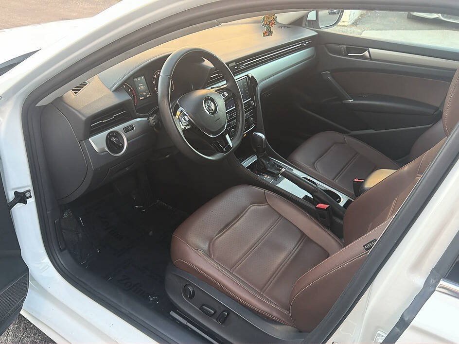 Used 2022 Volkswagen Passat 2.0T SE FWD image 4