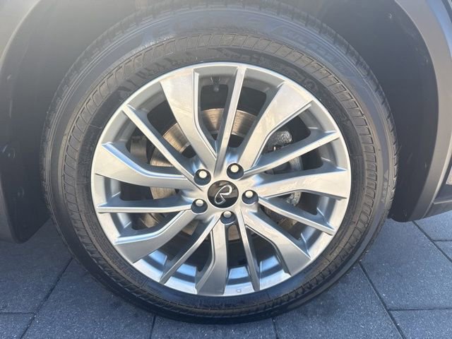 Certified 2023 INFINITI QX50 Luxe image 10