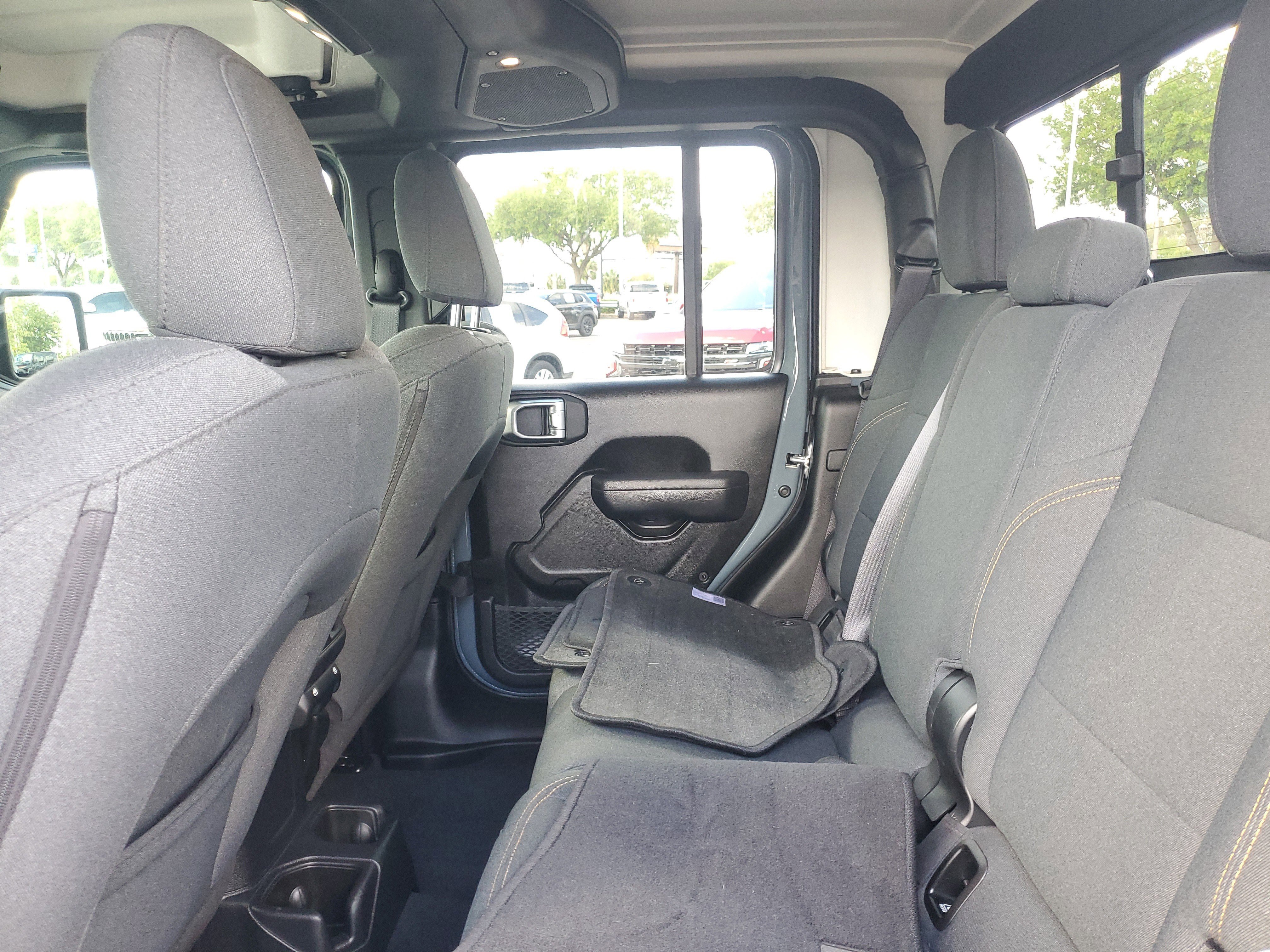 Used 2025 Jeep Gladiator Sport AWD/4WD image 12