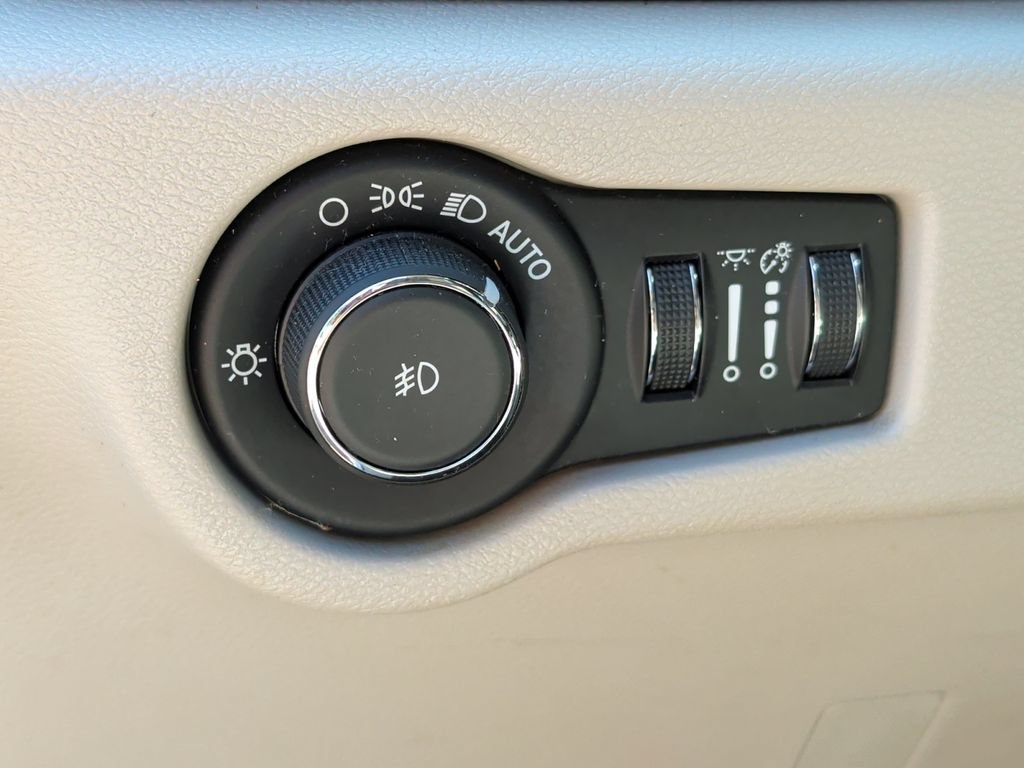 Used 2019 Chrysler Pacifica Limited FWD image 14