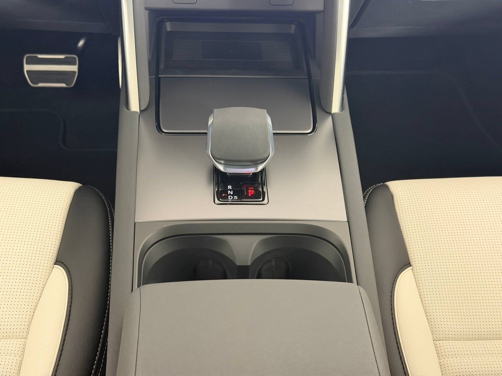 New 2026 Land Rover Discovery Sport Landmark AWD/4WD image 16