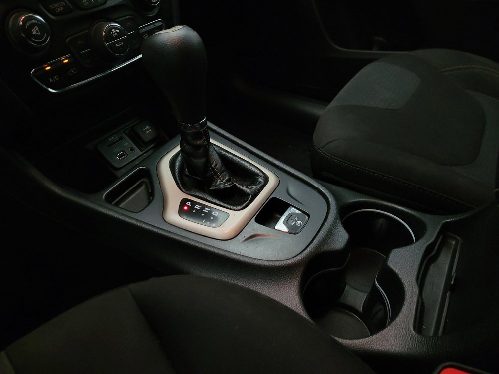 Used 2017 Jeep Cherokee Latitude w/ Comfort/Convenience Group image 26