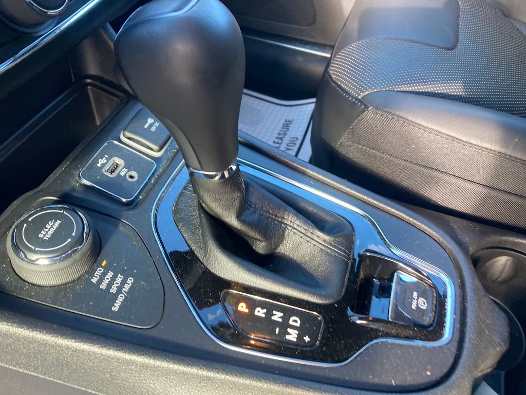 Used 2020 Jeep Cherokee Limited w/ Trailer Tow Group image 28