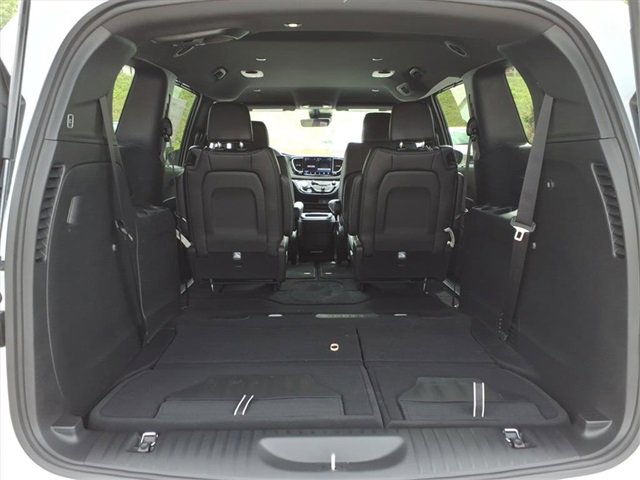New 2026 Chrysler Voyager LX image 26