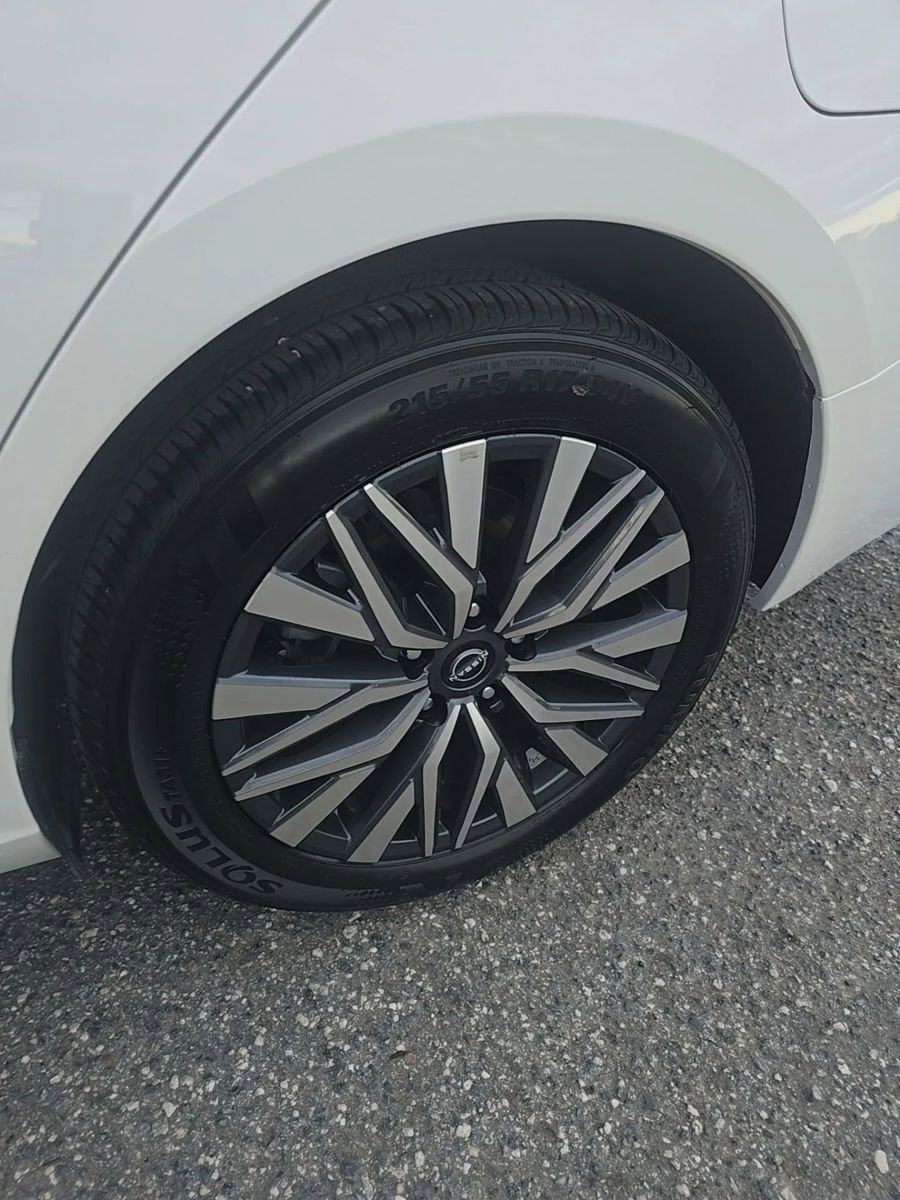 Used 2025 Nissan Altima 2.5 SV image 11