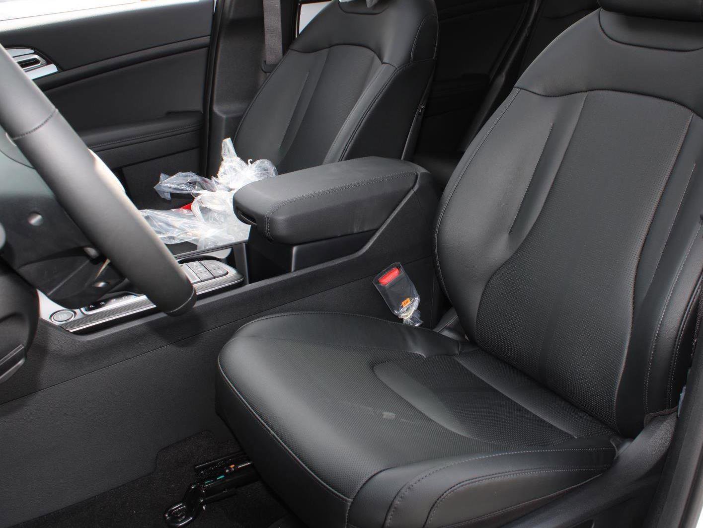 New 2026 Kia Sportage EX w/ EX Panorama Roof Package image 16