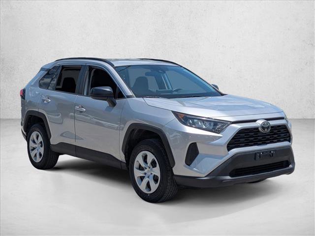 Used 2020 Toyota RAV4 LE FWD image 3