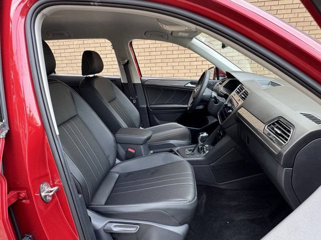 Used 2023 Volkswagen Tiguan SE FWD image 11