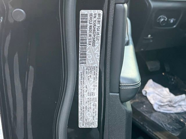 Used 2023 Jeep Grand Cherokee Laredo image 34