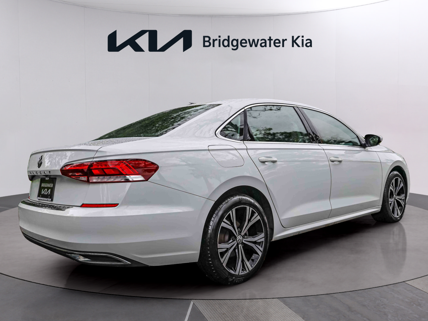 Used 2021 Volkswagen Passat 2.0T SE FWD image 6