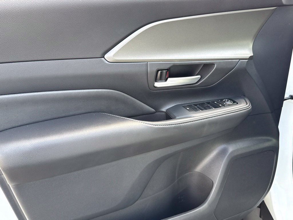 Certified 2025 Toyota Grand Highlander FWD image 18
