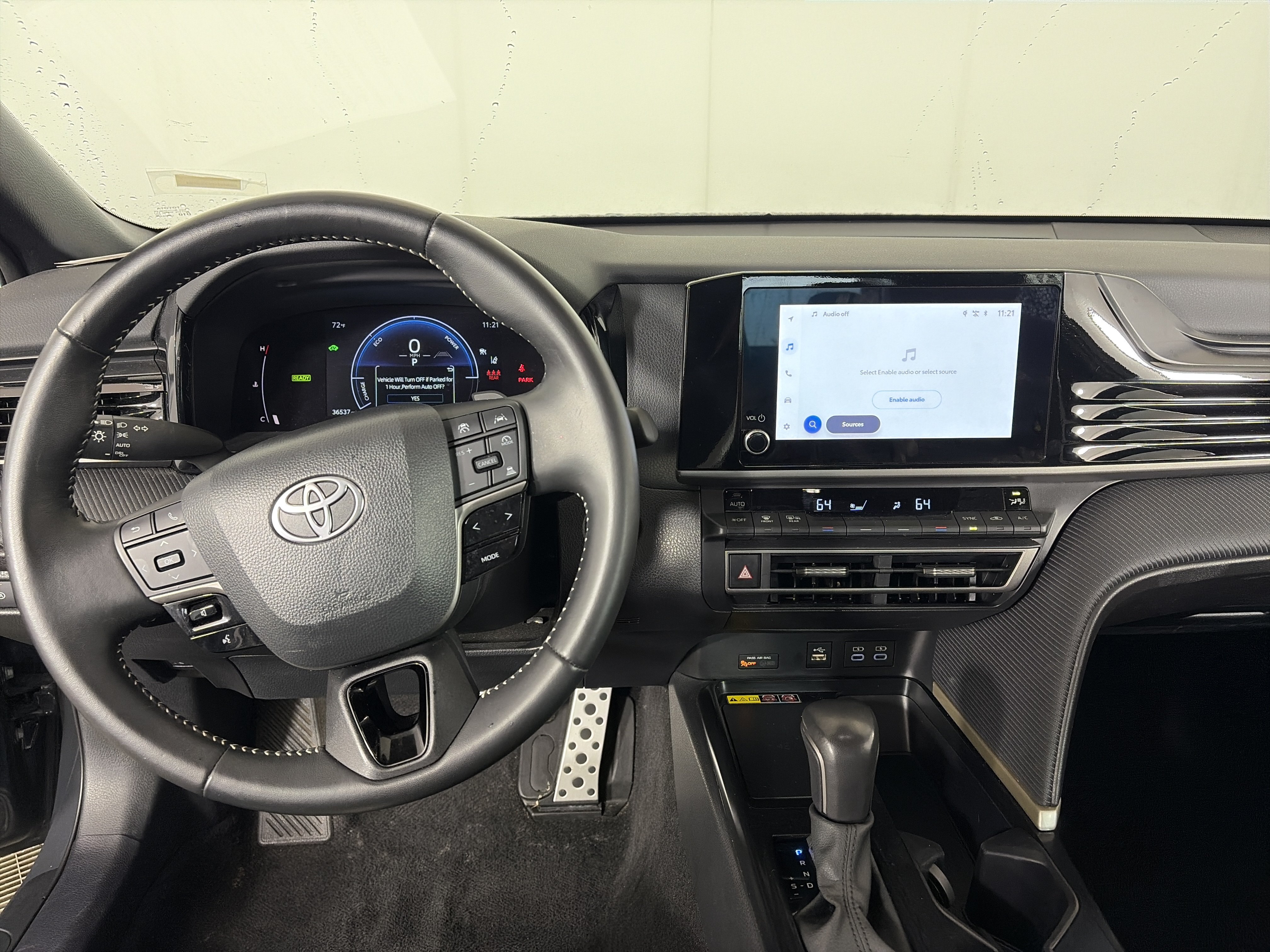 Used 2025 Toyota Camry SE FWD image 3