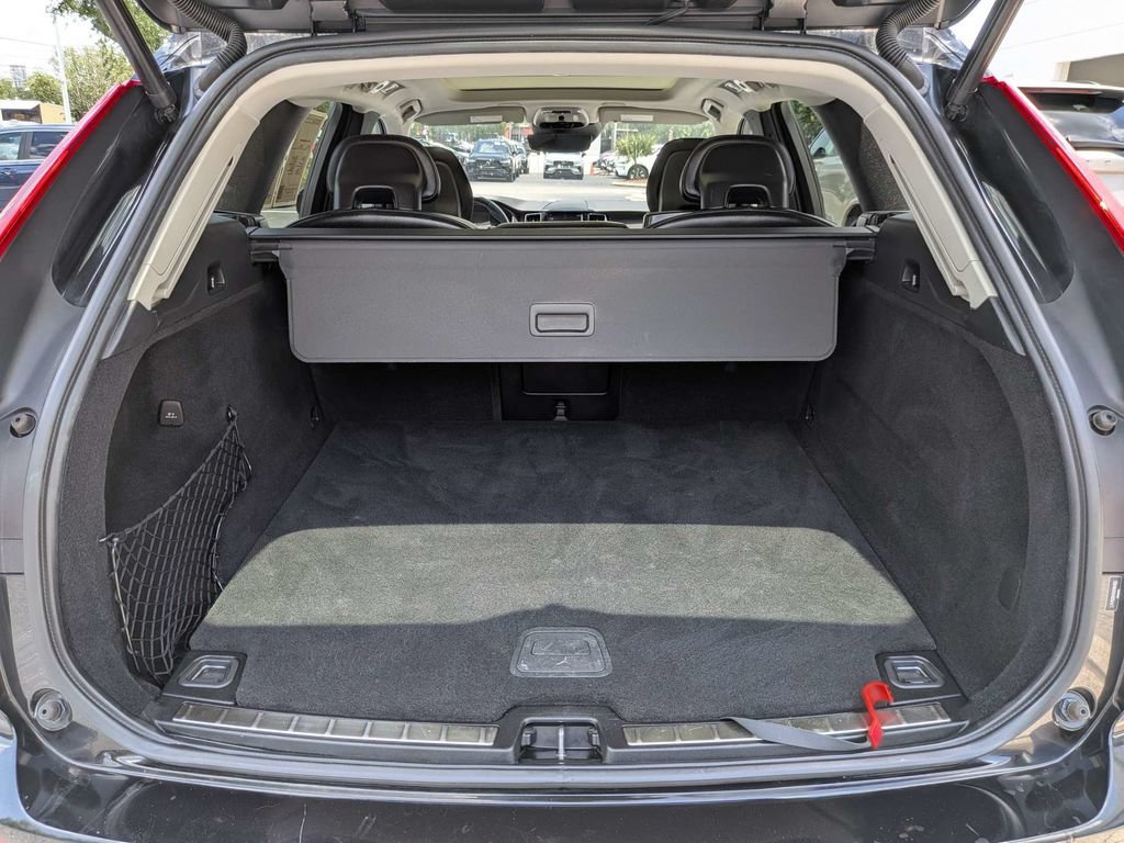 Used 2019 Volvo XC60 T5 Momentum FWD image 13