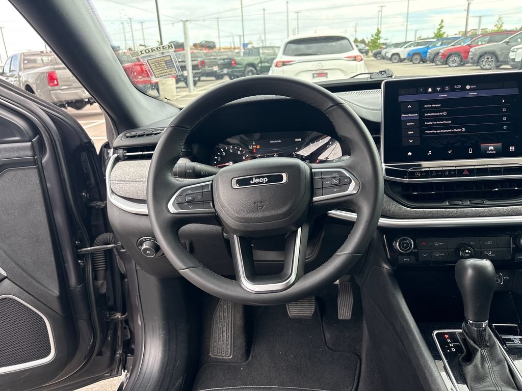 Used 2024 Jeep Compass Latitude AWD/4WD image 14