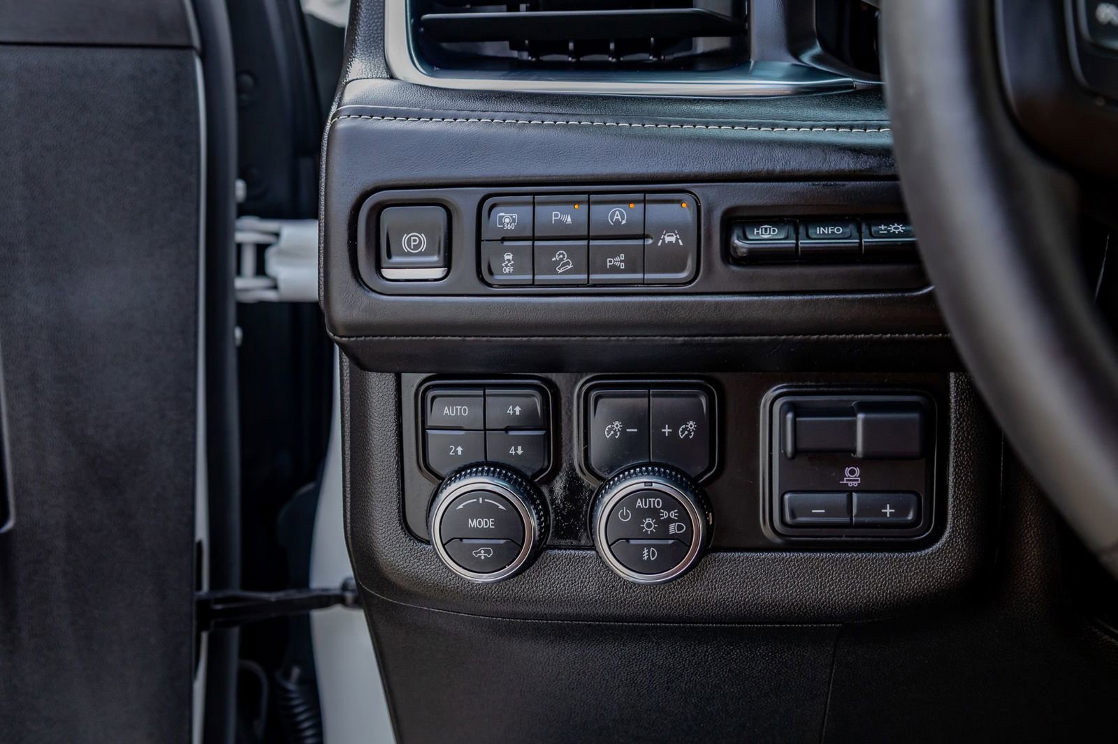 Used 2024 GMC Yukon XL Denali Ultimate image 22