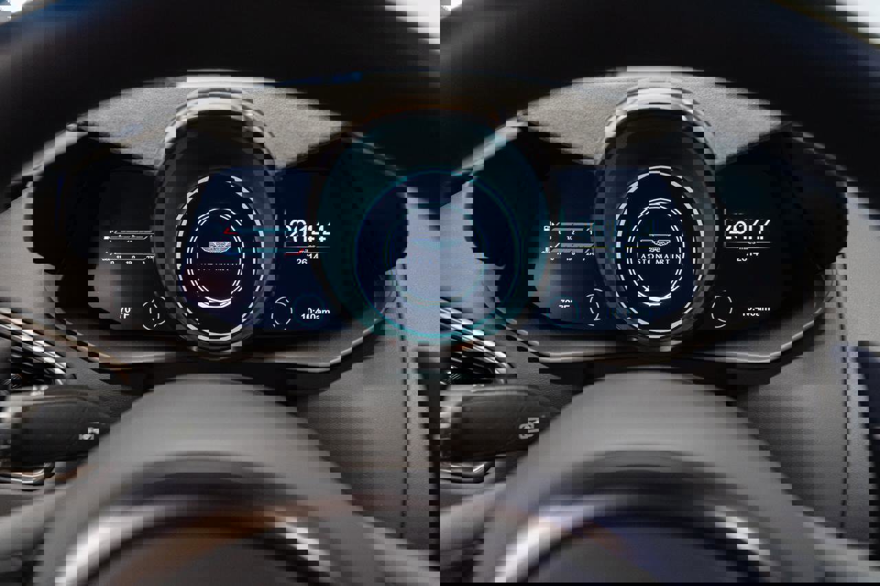 Used 2023 Aston Martin V8 Vantage Coupe image 7