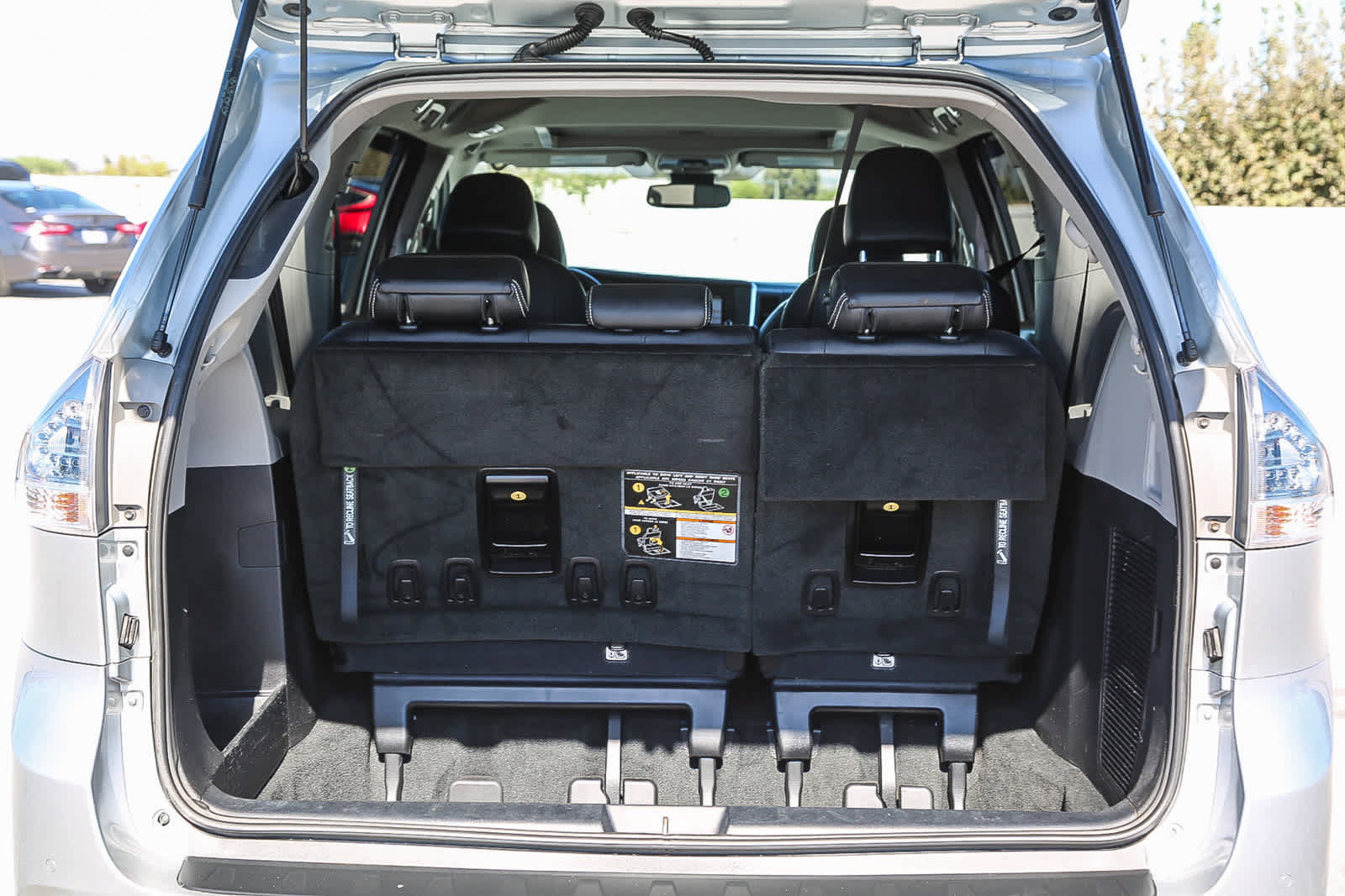 Certified 2019 Toyota Sienna SE w/ SE Preferred Package AWD/4WD image 24