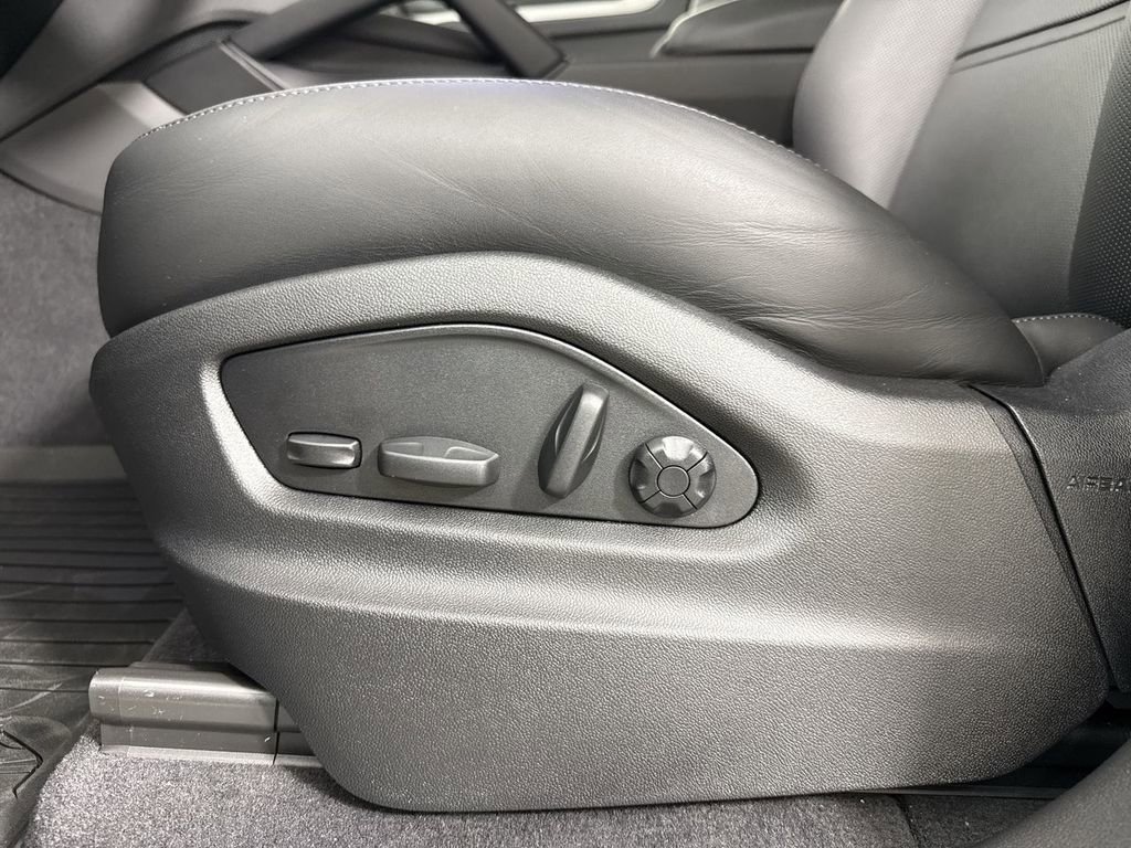 New 2026 Porsche Cayenne Coupe AWD/4WD image 39