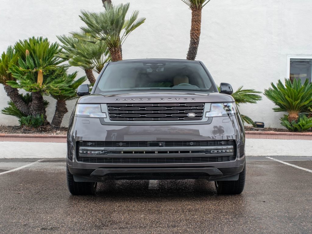 Used 2025 Land Rover Range Rover SE AWD/4WD image 2