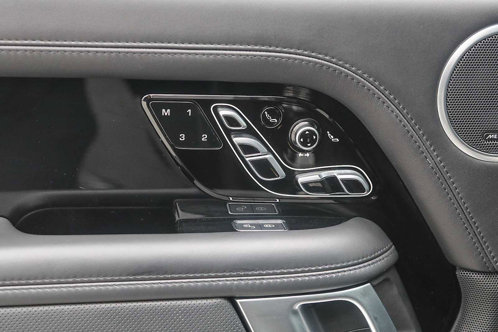 Used 2021 Land Rover Range Rover SV Autobiography Dynamic image 28