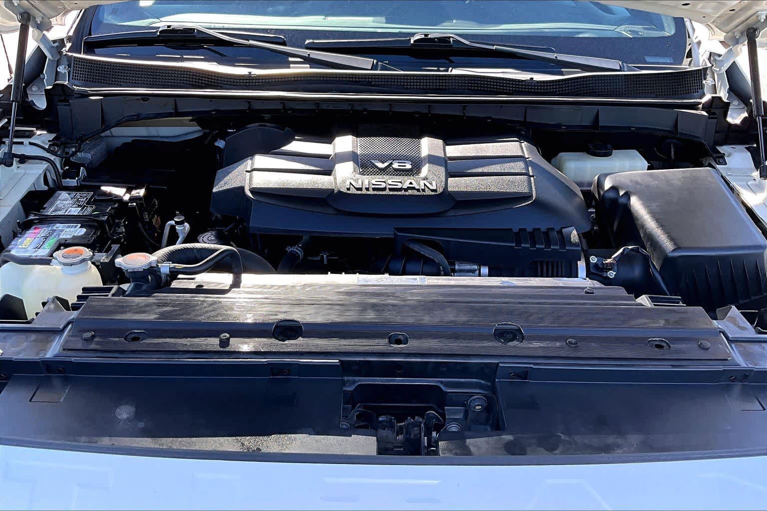Used 2018 Nissan Titan SV w/ SV Convenience Package RWD image 32