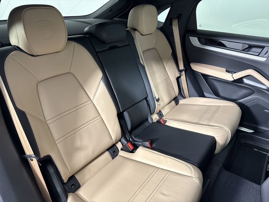 New 2026 Porsche Cayenne image 23