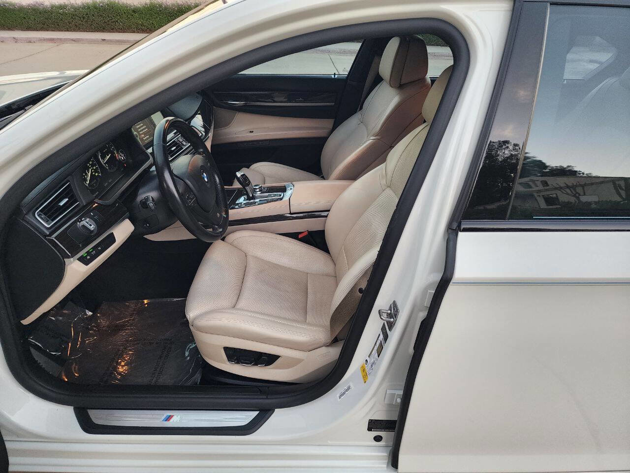 Used 2012 BMW 750Li w/ Driver Assistance Pkg image 12