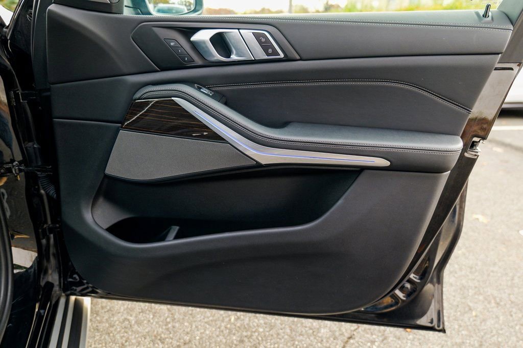 Used 2024 BMW X7 xDrive40i image 39